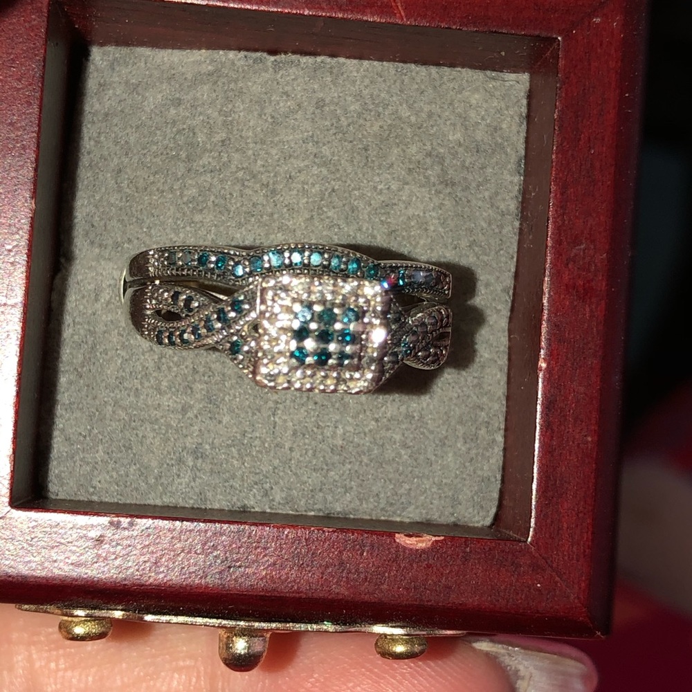 🇱🇷🇱🇷Sterling Blue and White diamond weddingset